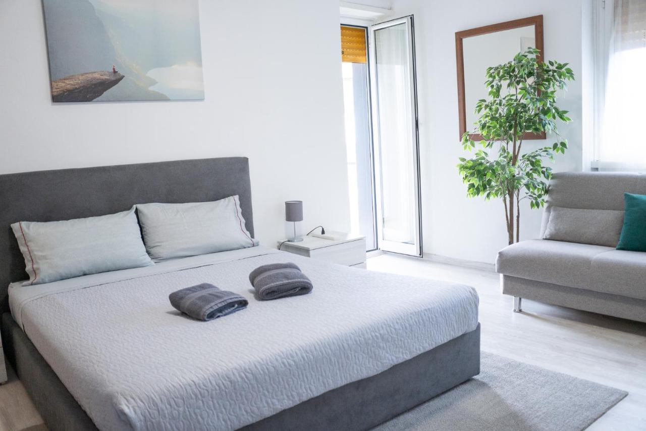 Nonna Pina Guest House Moderno Appartamento Vicino Metro AWifi,Netflix โรม ภายนอก รูปภาพ